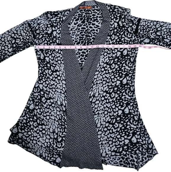 Belldini Medium Black Cheetah Chevron Print Longline Open Cardigan Sweater Cozy - Picture 6 of 7